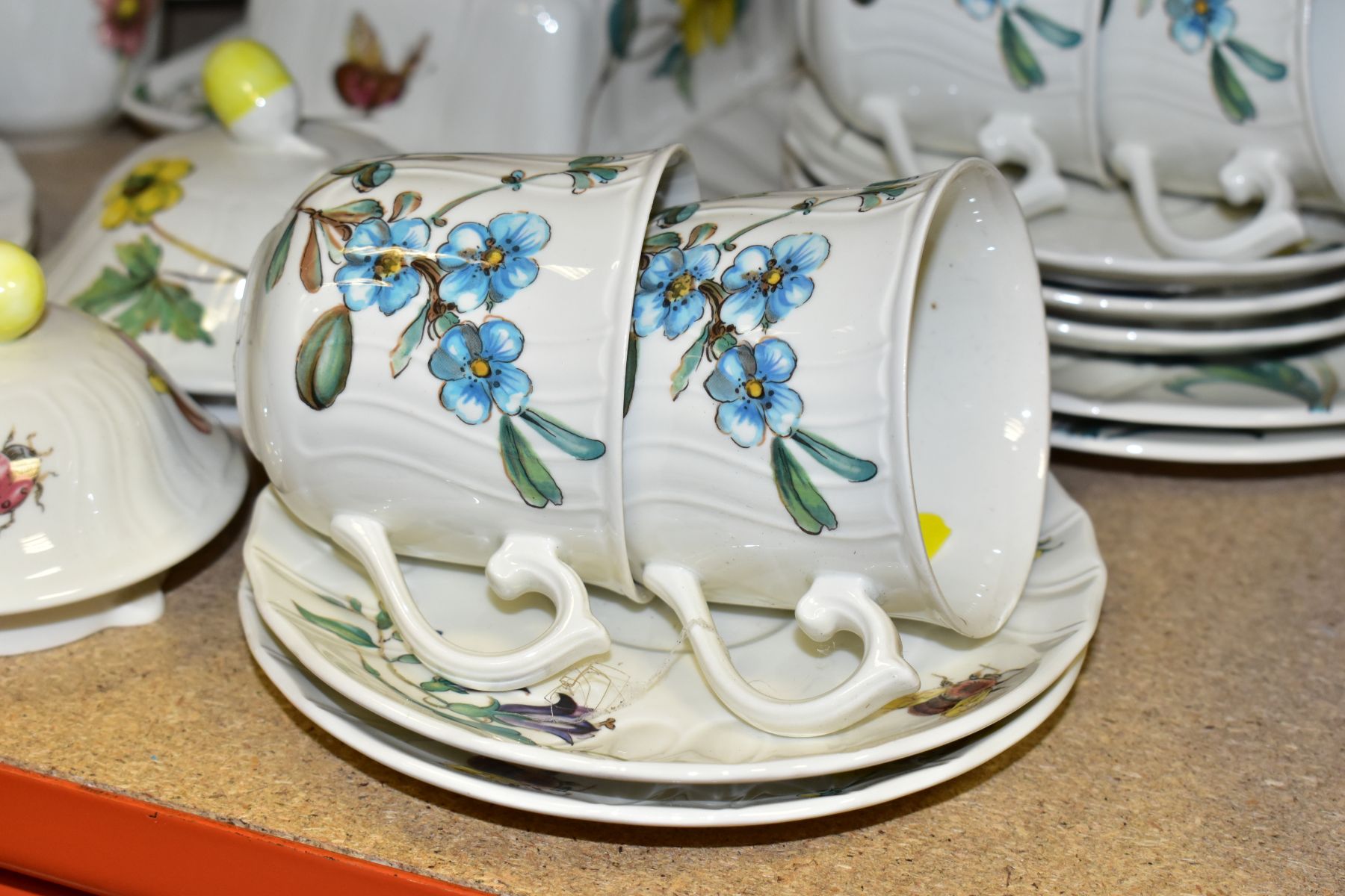 A THIRTY SEVEN PIECE VILLEROY AND BOCH PART TEA SET WITH TWO CRYSTAL GLASSES, tea set in the Bouquet - Image 4 of 11