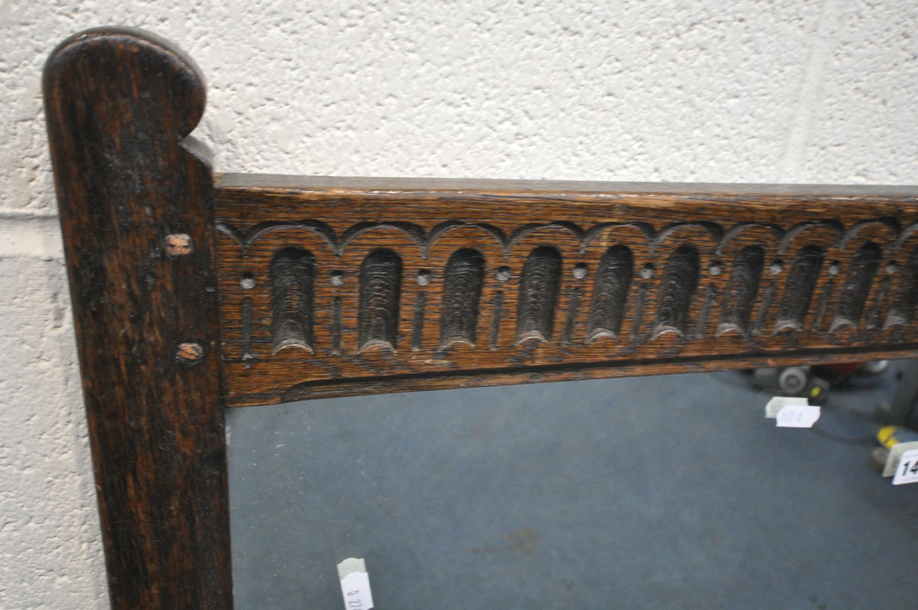 A MID CENTURY OAK WALL MIRROR, with carved top rail, 84cm x 57cm - Bild 2 aus 2