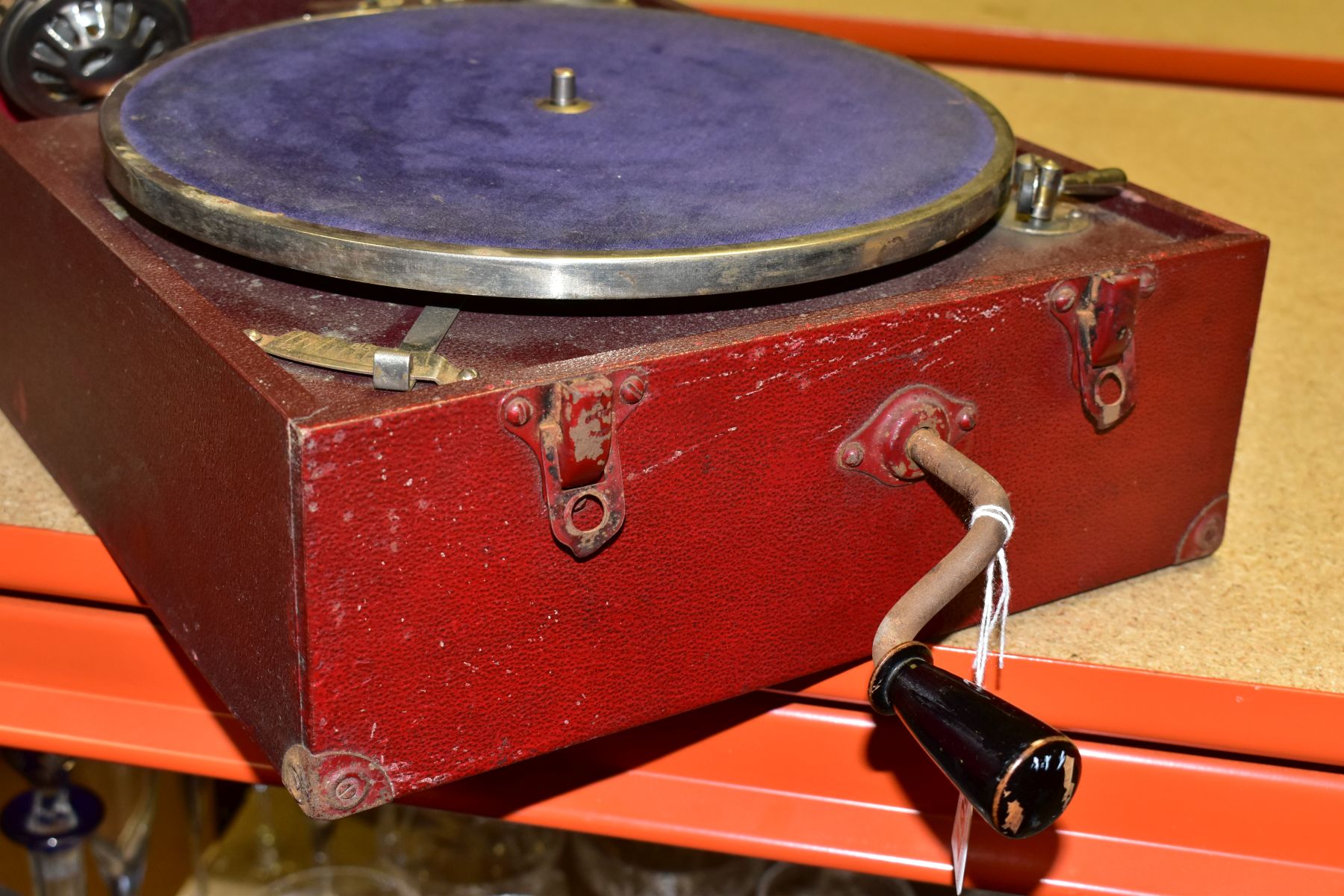 A RED CASED SAVANA ELECTRIC PORTABLE GRAMOPHONE, with winding handle but mechanism not working, - Image 2 of 6