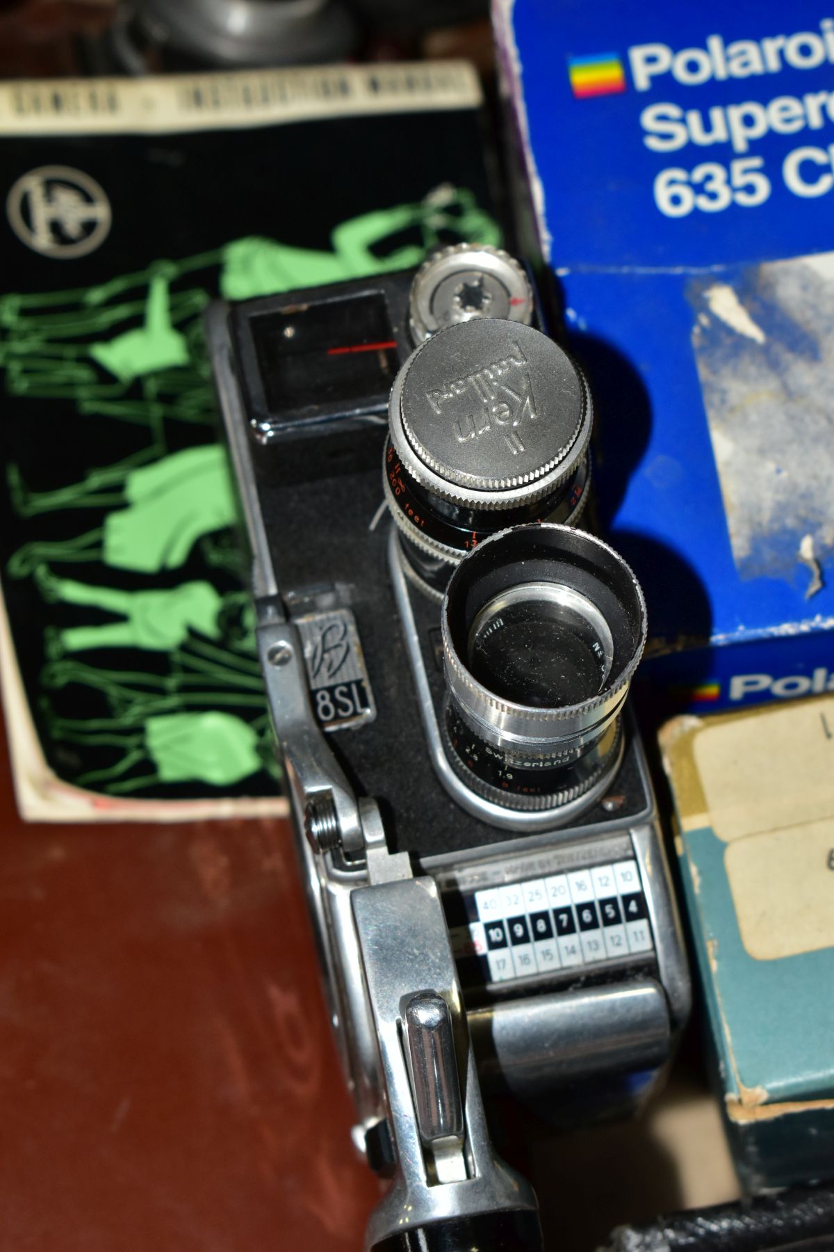 A BOX OF VINTAGE PHOTOGRAPHIC AND CINE EQUIPMENT ETC, to include a R F Gilbert Hunter roll film - Image 6 of 7