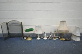A BRASS BANKERS LAMP, five various table lamps, four with shades and a brass folding fire screen (