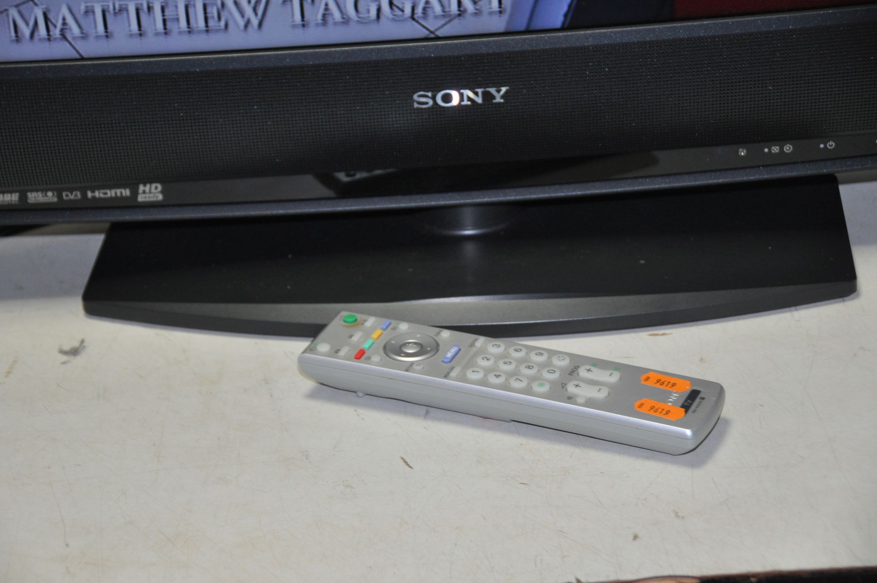 A SONY KDL-26S2030 26in TV with remote (PAT pass and working battery door missing on remote) - Image 2 of 3