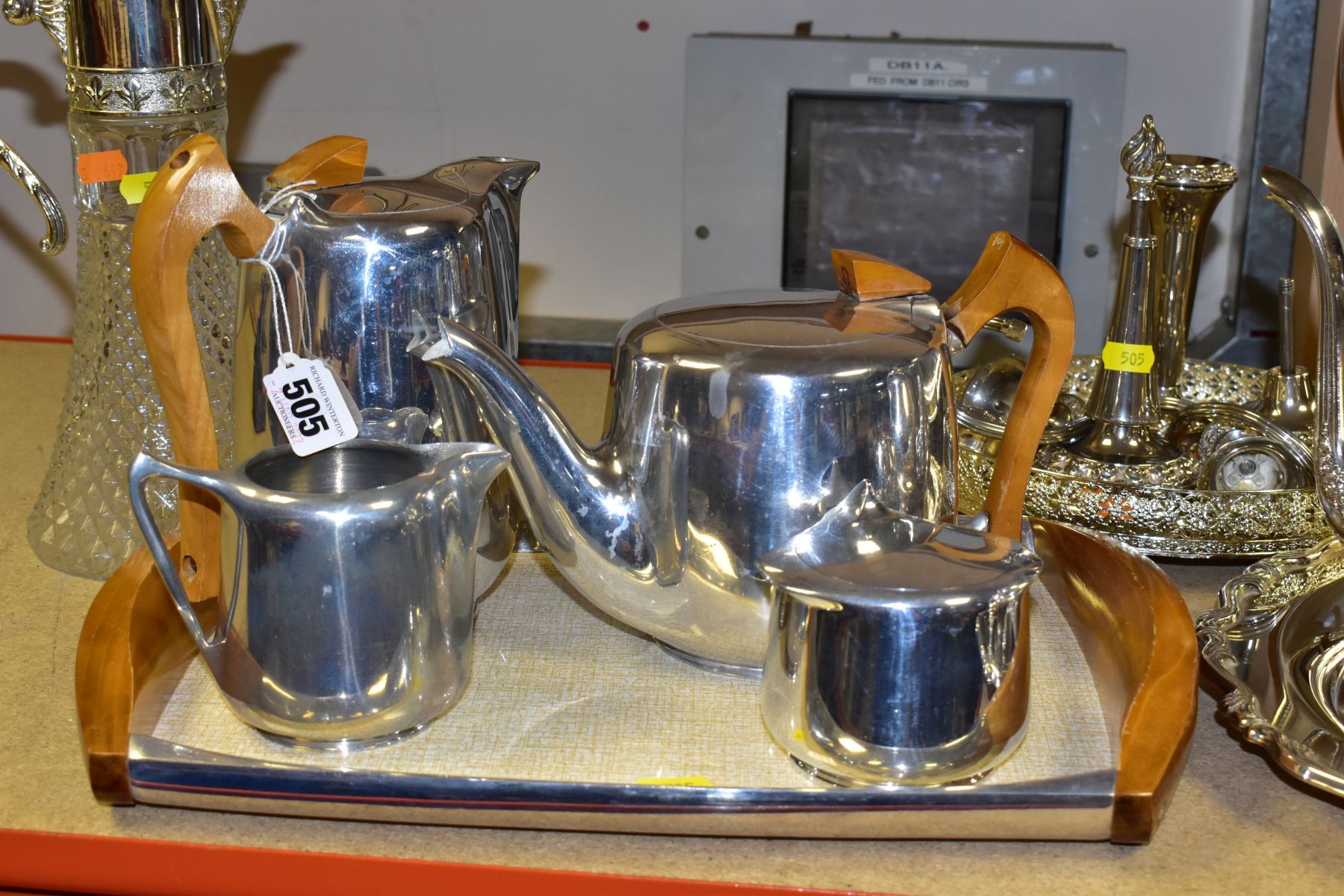 A GROUP OF PLATED AND OTHER METALWARES, to include a five piece Oneida tea set, stamped to base, a - Image 3 of 16