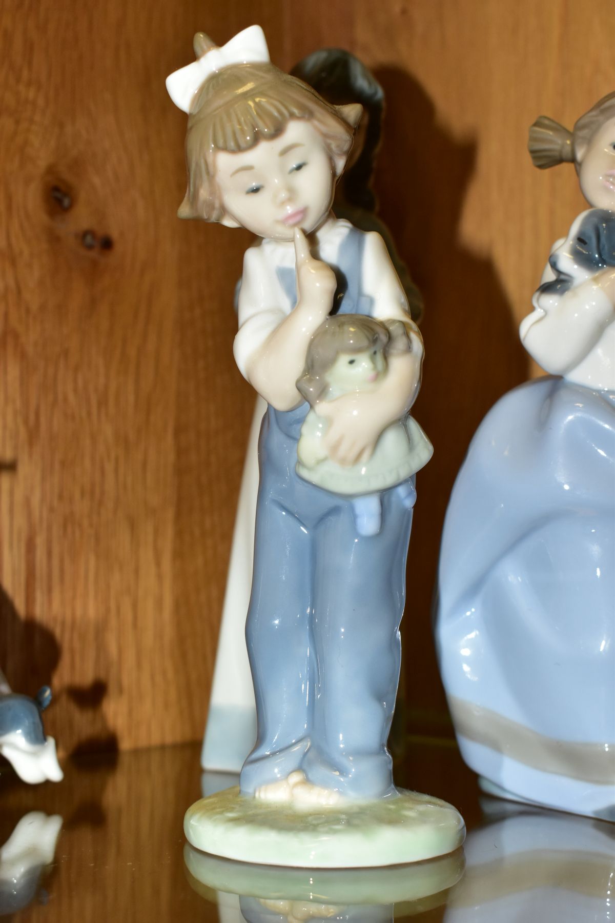 SEVEN NAO BY LLADRO PORCELAIN FIGURINES, comprising Joy no 1067 (thumb repaired) and Jingles no 1065 - Image 9 of 9