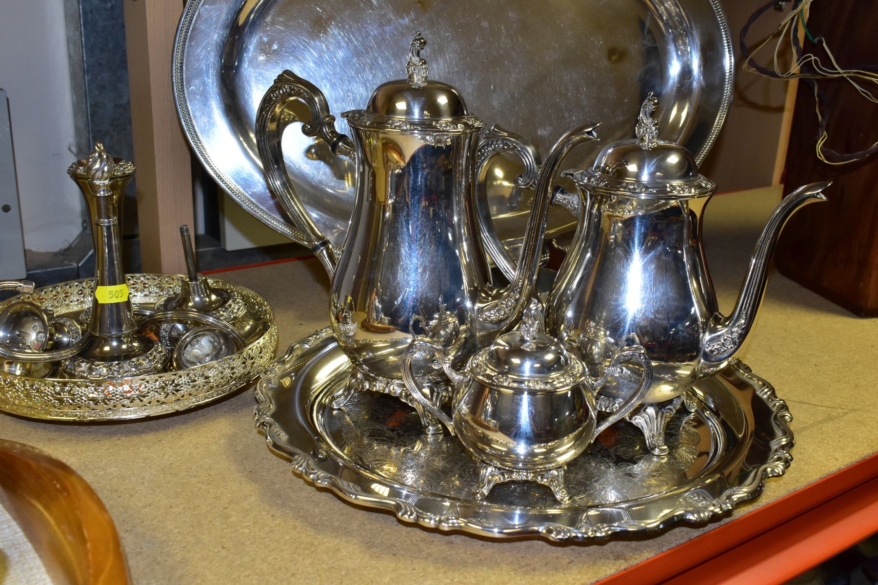 A GROUP OF PLATED AND OTHER METALWARES, to include a five piece Oneida tea set, stamped to base, a - Image 11 of 16