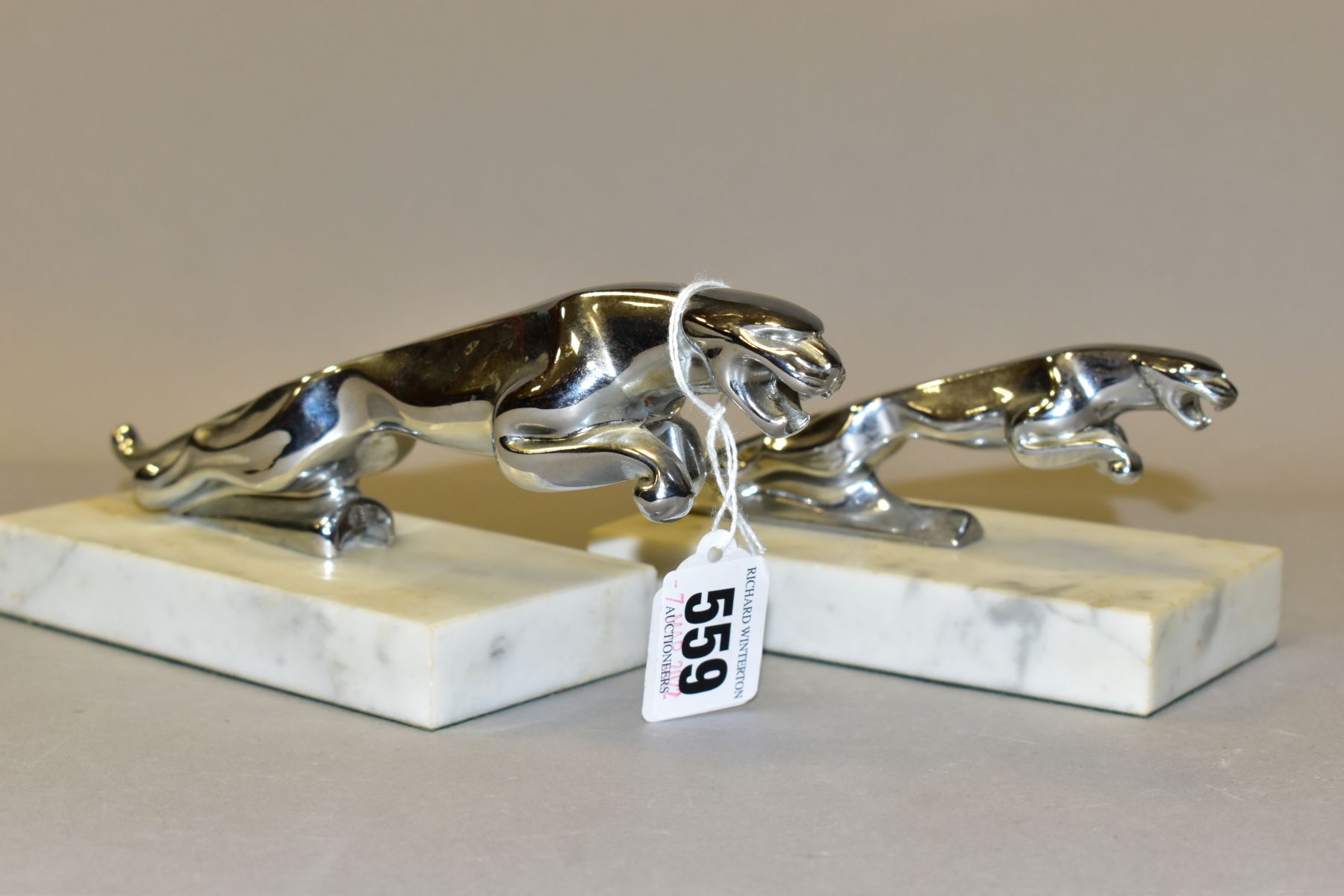 TWO CHROMED JAGUAR MASCOTS ON MARBLE PLINTHS, leaping jaguars in two different sizes, lengths 12.5cm - Image 3 of 5