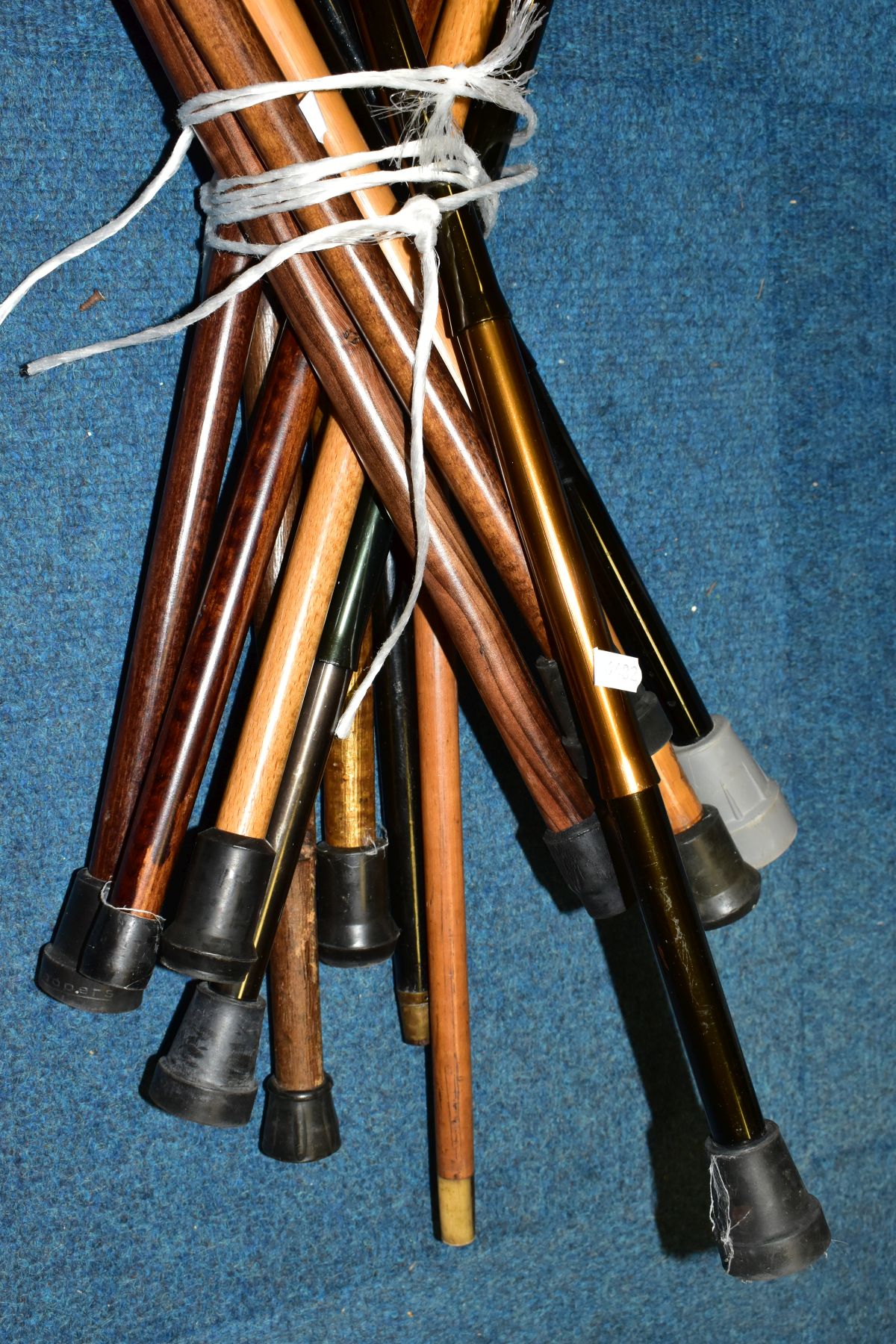 A BUNDLE OF THIRTEEN LATE 20TH / EARLY 21ST CENTURY WALKING STICKS, mostly wooden handled, one - Image 12 of 12