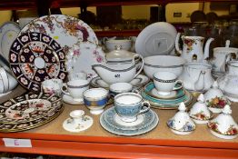 A GROUP OF CERAMIC TEA AND DINNER WARES, forty four pieces to include four Royal Crown Derby Imari