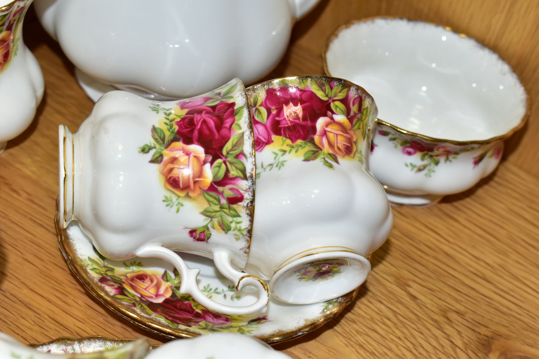 A FIFTEEN PIECE ROYAL ALBERT OLD COUNTRY ROSES COFFEE SET, comprising a coffee pot, a sugar bowl, - Image 3 of 7