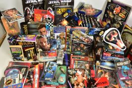 A COLLECTION OF STAR WARS BOOKS, MAGAZINES AND COLLECTABLES, books include assorted novelisations,