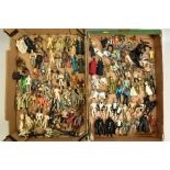 A COLLECTION OF ASSORTED LOOSE STAR WARS ACTION FIGURES, majority are 1990's issues but does