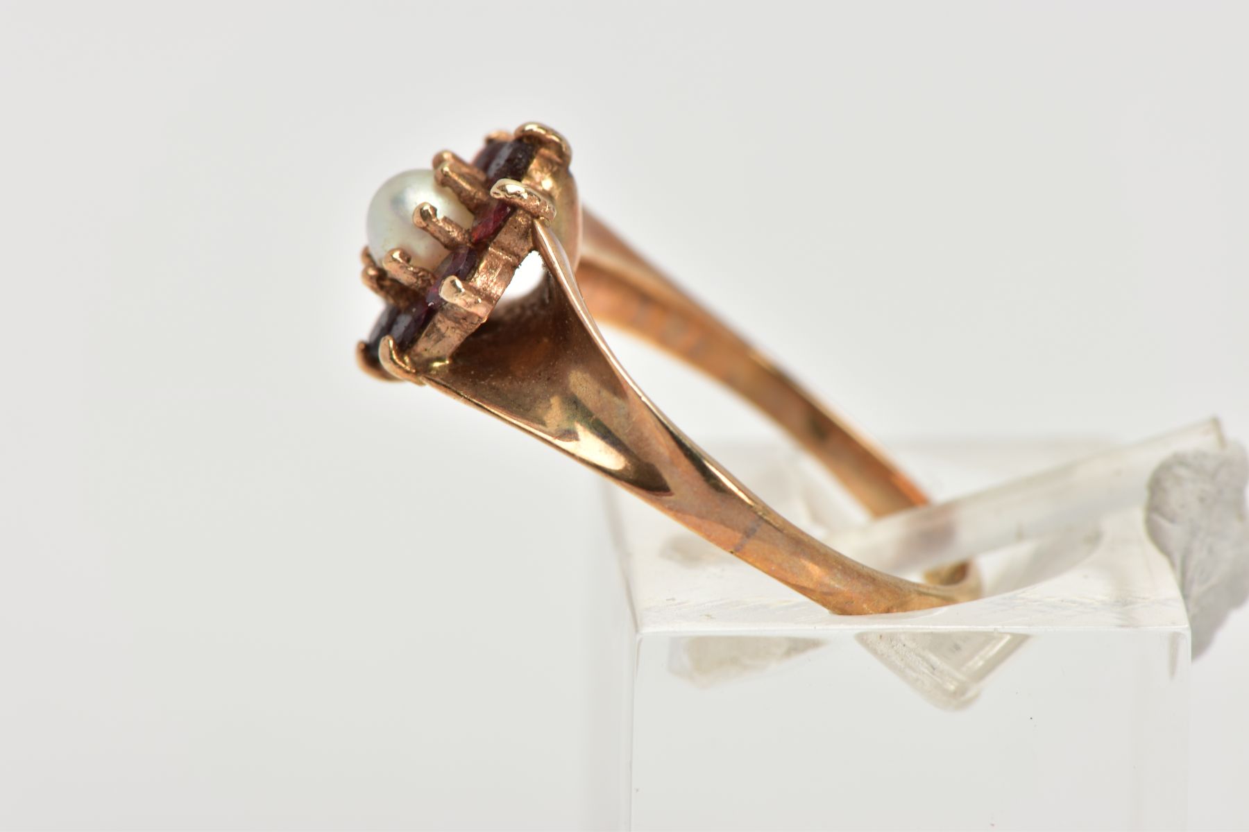 A 9CT GOLD GARNET AND PEARL CLUSTER RING, centring on a single cultured pearl, measuring - Image 2 of 4