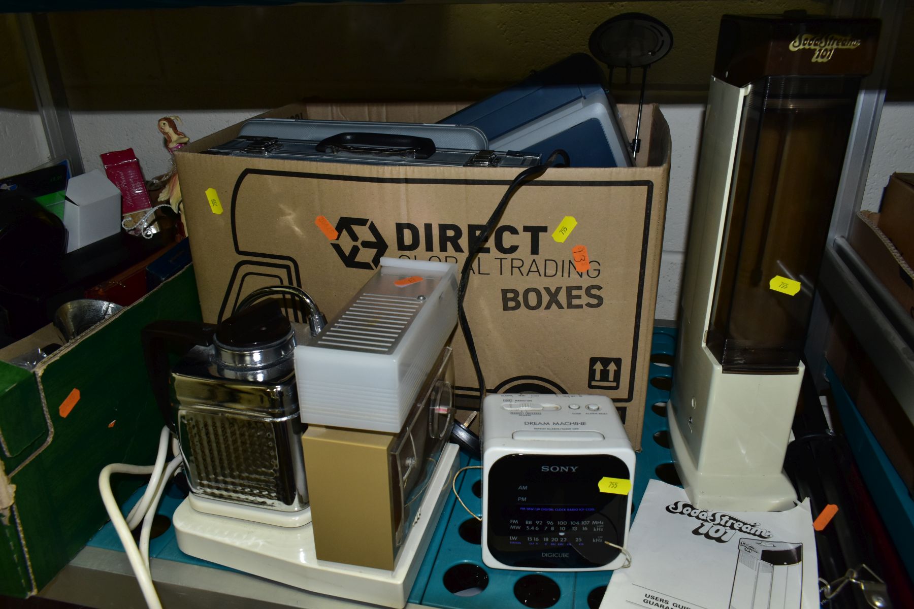 BOXED AND LOOSE ASSORTED SUNDRY ITEMS ETC, to include a vintage Sodastream soda syphon, Woolworth - Image 5 of 6