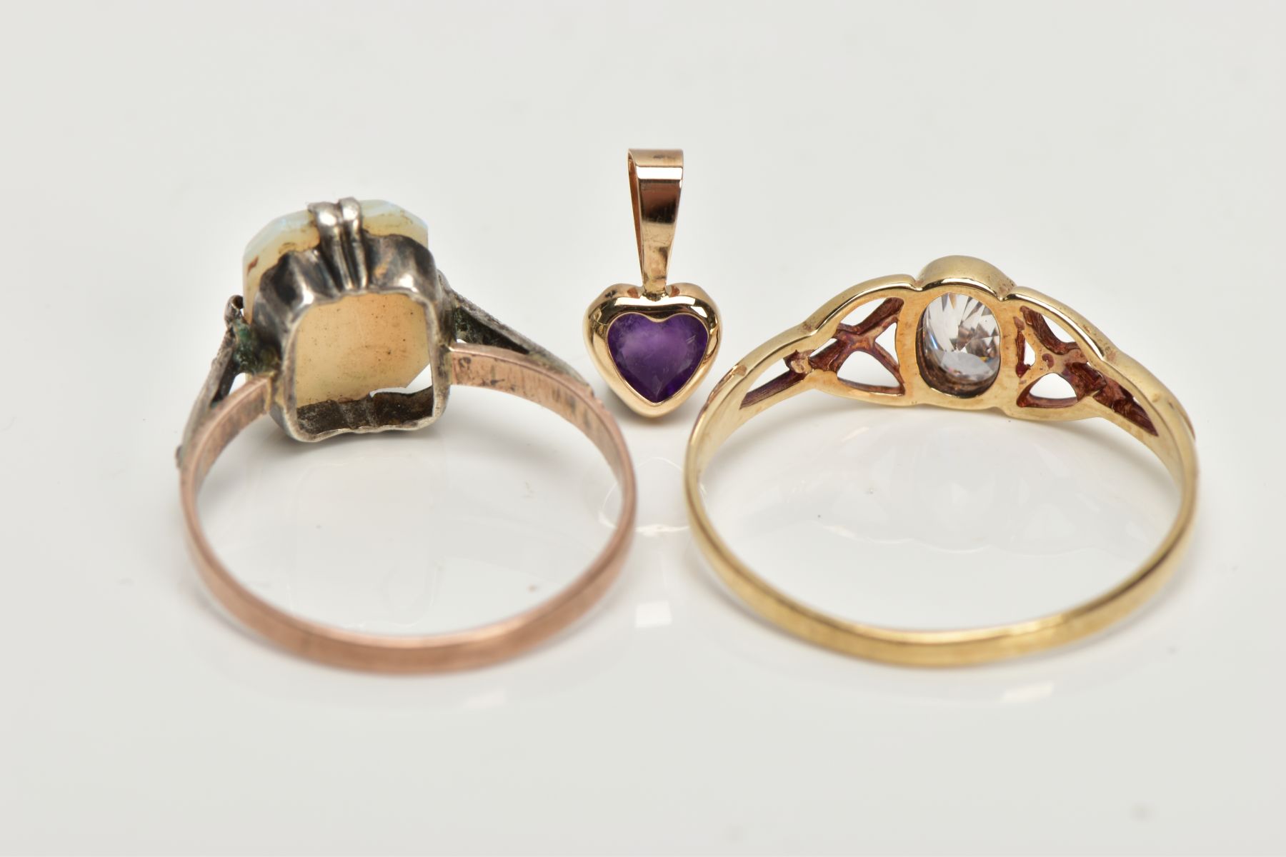 A 9CT GOLD RING AND GEM SET JEWELLERY, a yellow gold Celtic style ring set with an oval cut cubic - Image 3 of 3