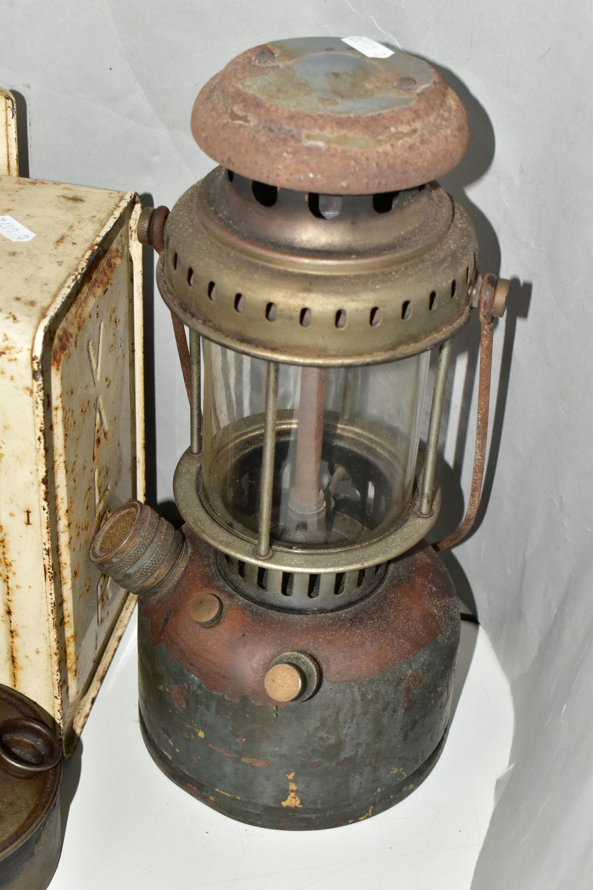 VINTAGE PETROL LAMPS, HEATER AND STOVE ETC, comprising a Radius No21 stove and accessories, - Image 4 of 7