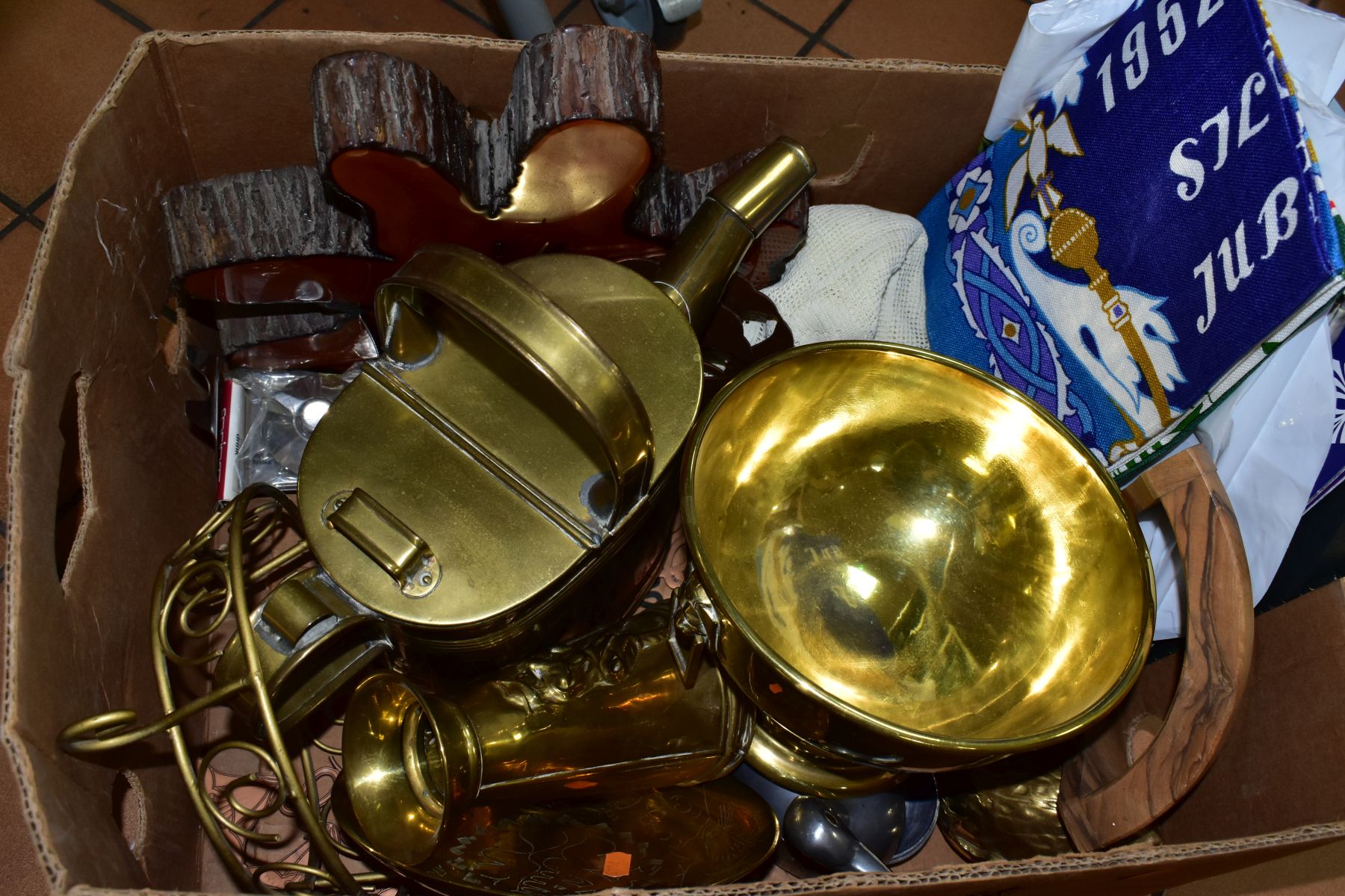 TWO BOXES AND LOOSE BRASS WARES AND SUNDRIES ETC, brass items include a oil lamp converted to - Image 6 of 8