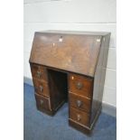 AN EARLY 20TH CENTURY OAK SLIM LADIES BUREAU, fall front door enclosing a fitted interior, with