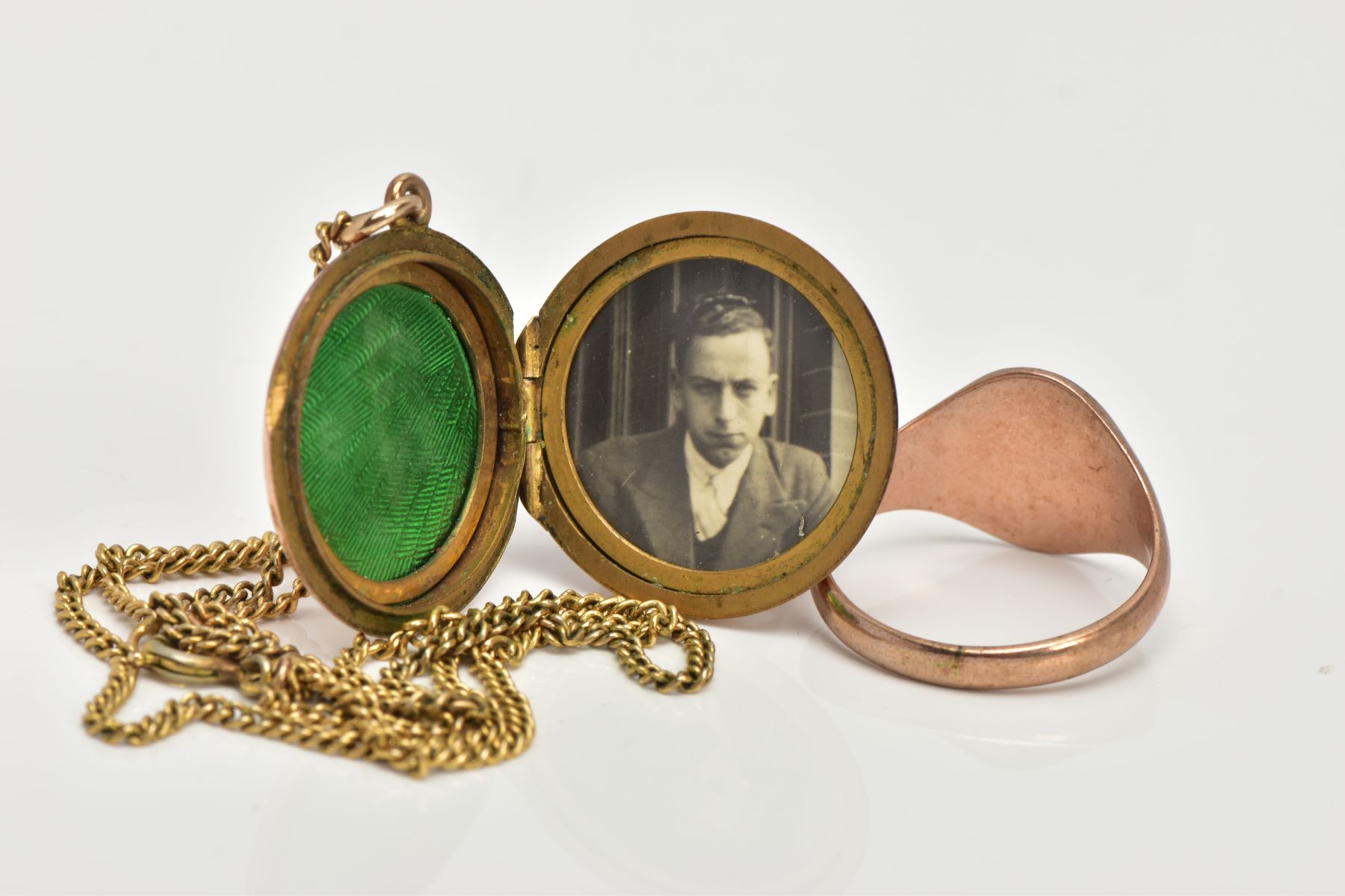 A 9CT GOLD SIGNET RING AND YELLOW METAL LOCKET, an oval shaped signet ring, engraved with the letter - Image 3 of 3