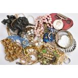 A BAG OF ASSORTED COSTUME JEWELLERY, to include white metal damascene hinged bangle unmarked, a