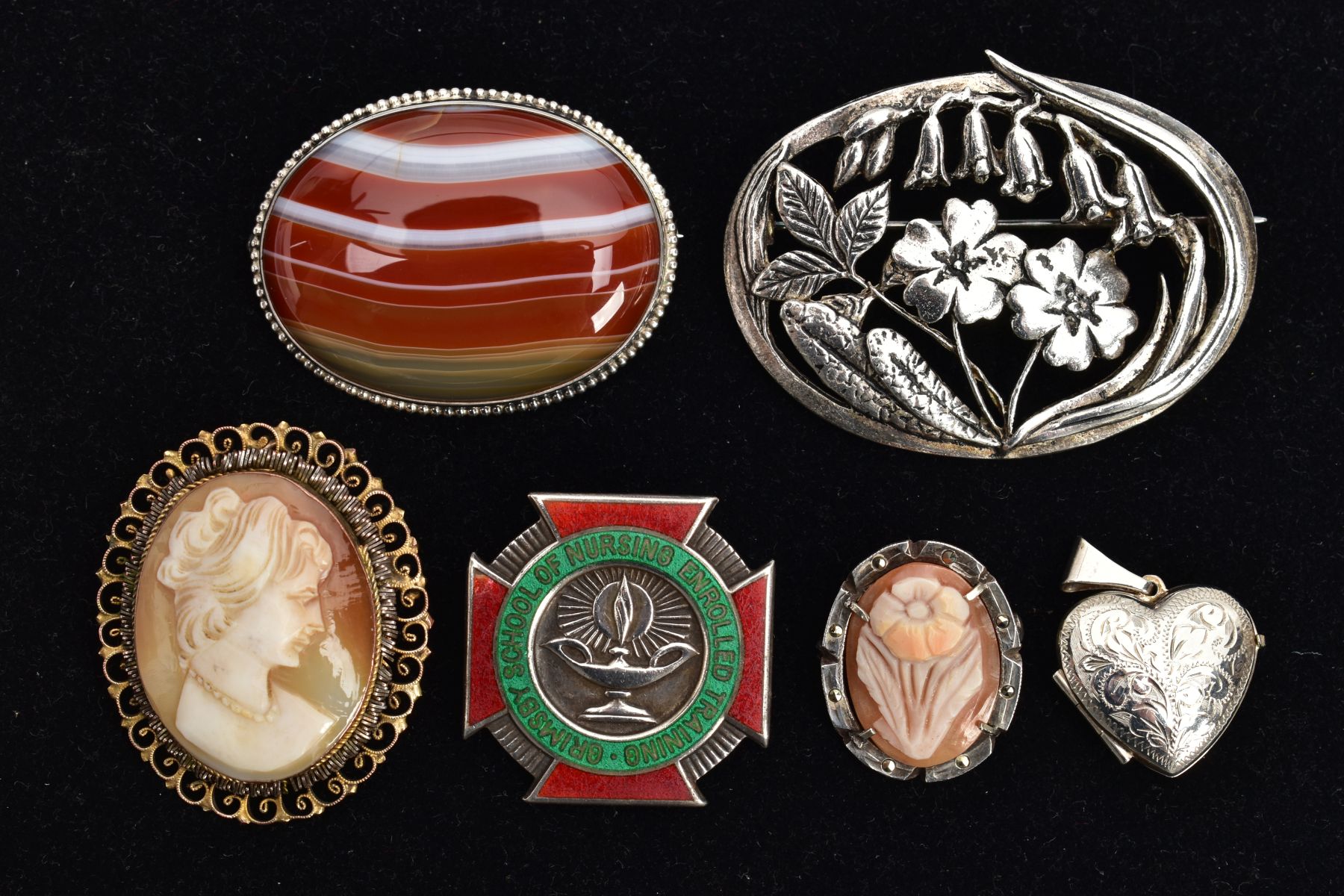 FIVE BROOCHES AND A PENDANT, to include a silver banded agate oval brooch, fitted with a brooch pin, - Image 2 of 3