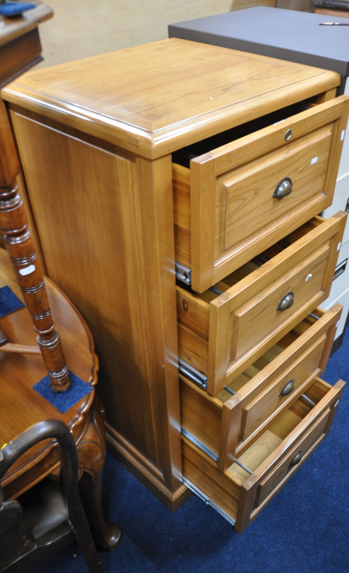 A LIGHT WOOD FOUR DRAWER FILING CABINET - Image 2 of 2