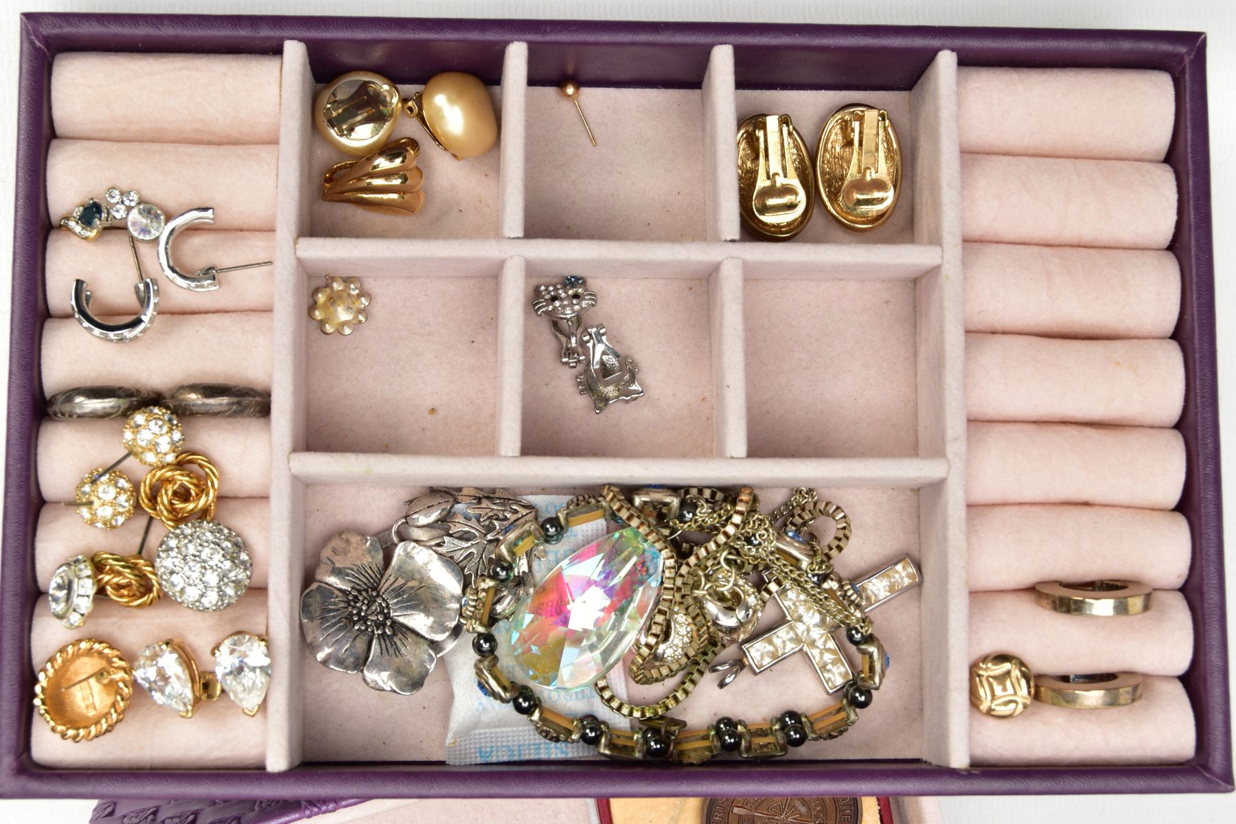 A JEWELLERY BOX AND ASSORTED COSTUME JEWELLERY ITEMS, a purple travel jewellery case together with a - Image 2 of 6