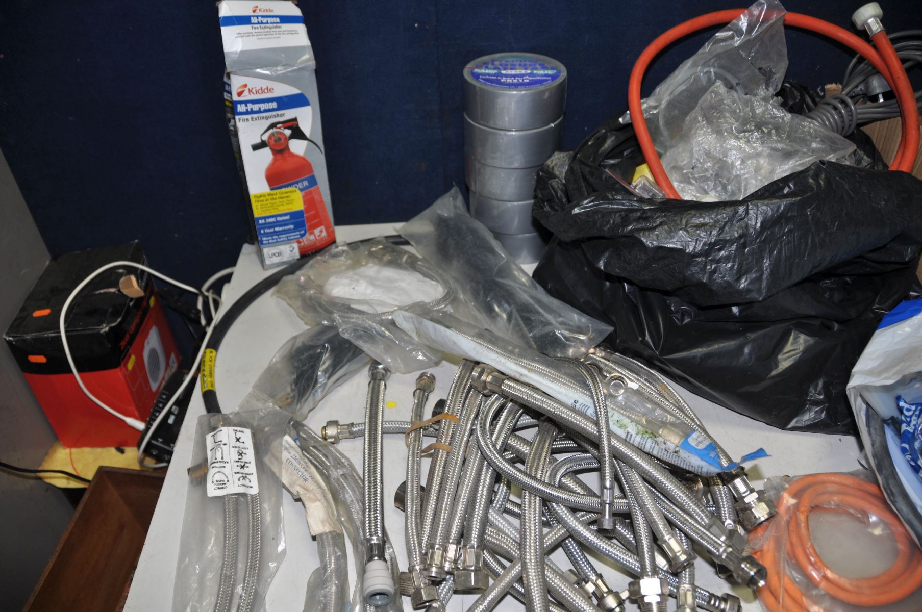 A TRAY, THREE BAGS AND A BUCKET CONTAINING PLUMBING PARTS including Osma Gold push fit fittings, - Image 2 of 8