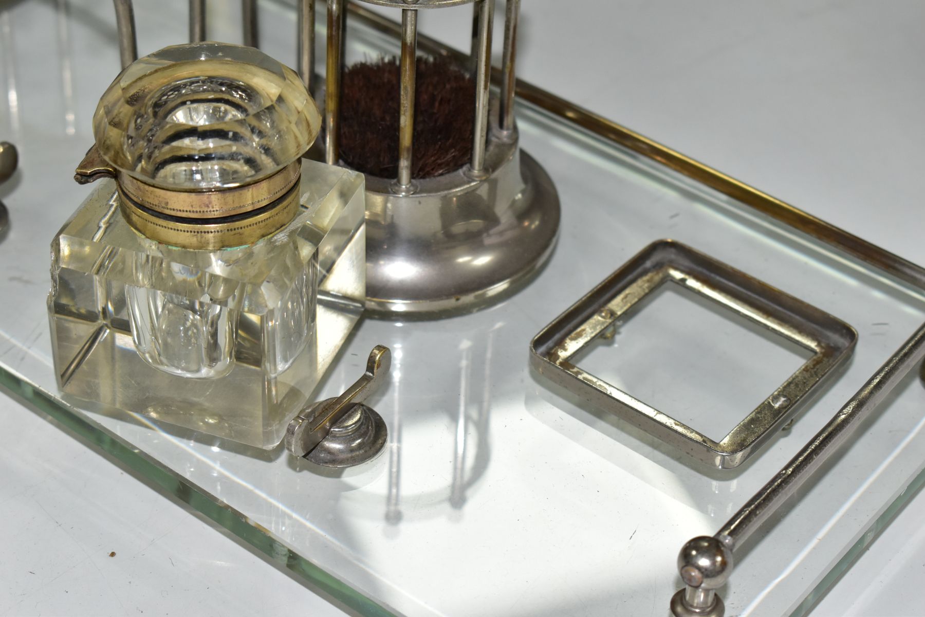 AN EARLY 20TH CENTURY GLASS AND CHROMED METAL DESK STAND OF RECTANGULAR FORM, fitted with a pen - Image 5 of 6