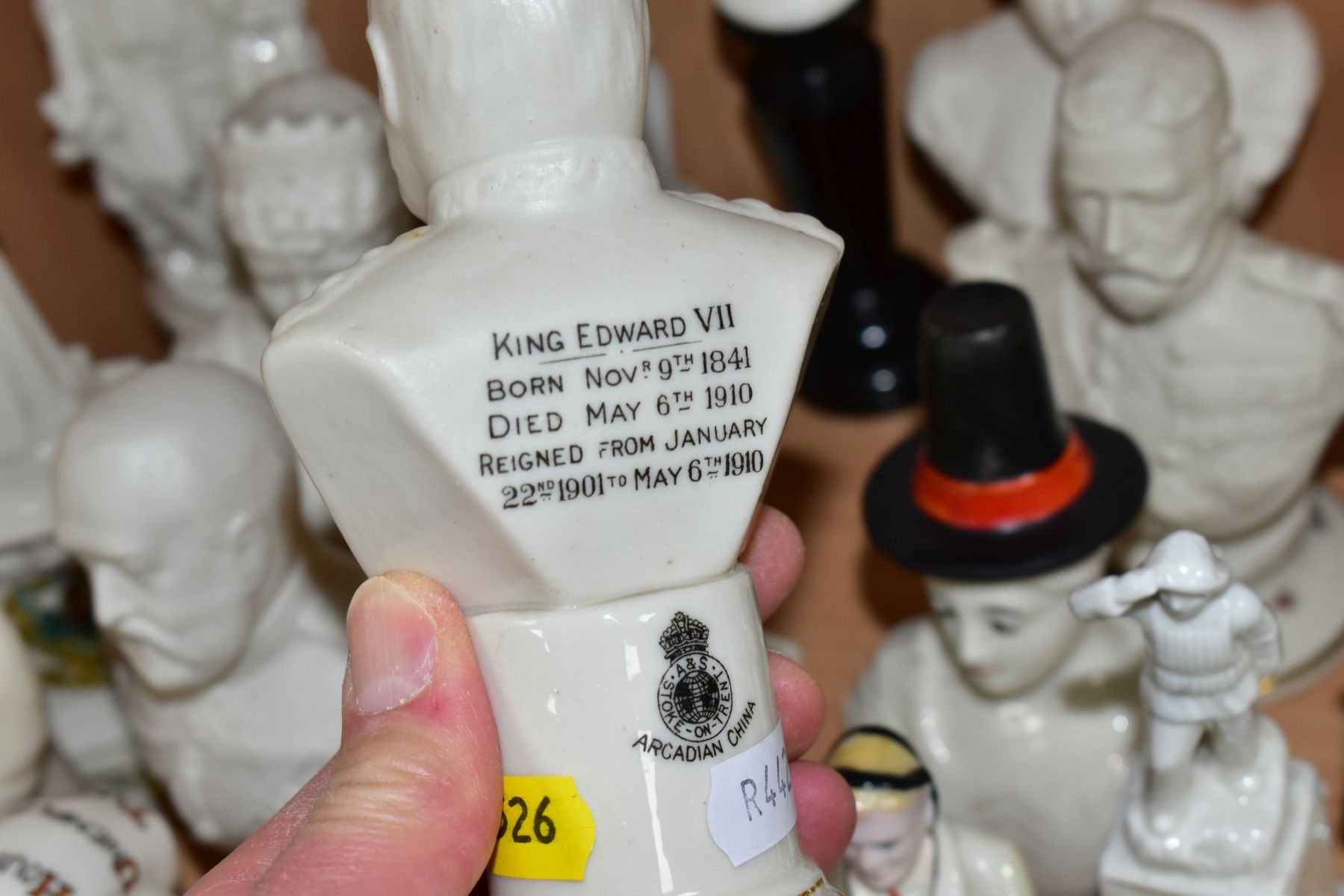 APPROXIMATELY TWENTY EIGHT CRESTED CHINA BUSTS AND FIGURES, ETC, including a Willow Art statue of - Image 9 of 9