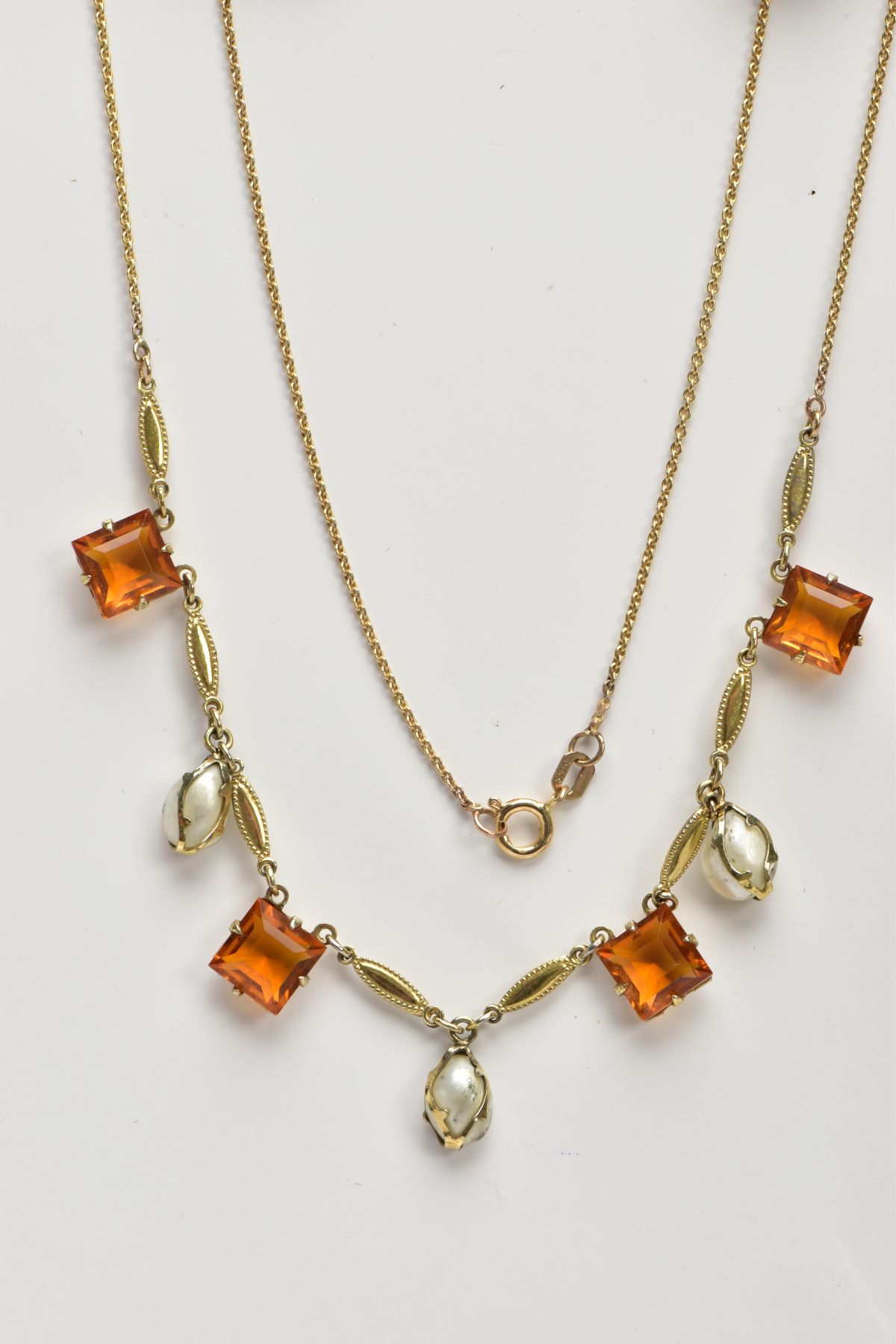 A 9CT GOLD TOPAZ AND PEARL NECKLACE, fine cable chain fitted with oval textured links interspaced - Image 3 of 4