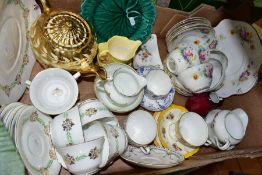 A QUANTITY OF ASSORTED TEA WARES, ETC, including an Aynsley trio, registration no. 783596, pattern