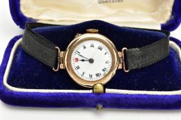 AN EARLY 20TH CENTURY 9CT GOLD WRISTWATCH, hand wound movement, round face, Arabic numberals, in a