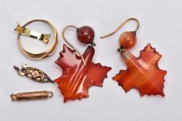 A PAIR OF BANDED AGATE DROP EARRINGS, A YELLOW METAL RING AND TWO CLASPS, to include a pair of