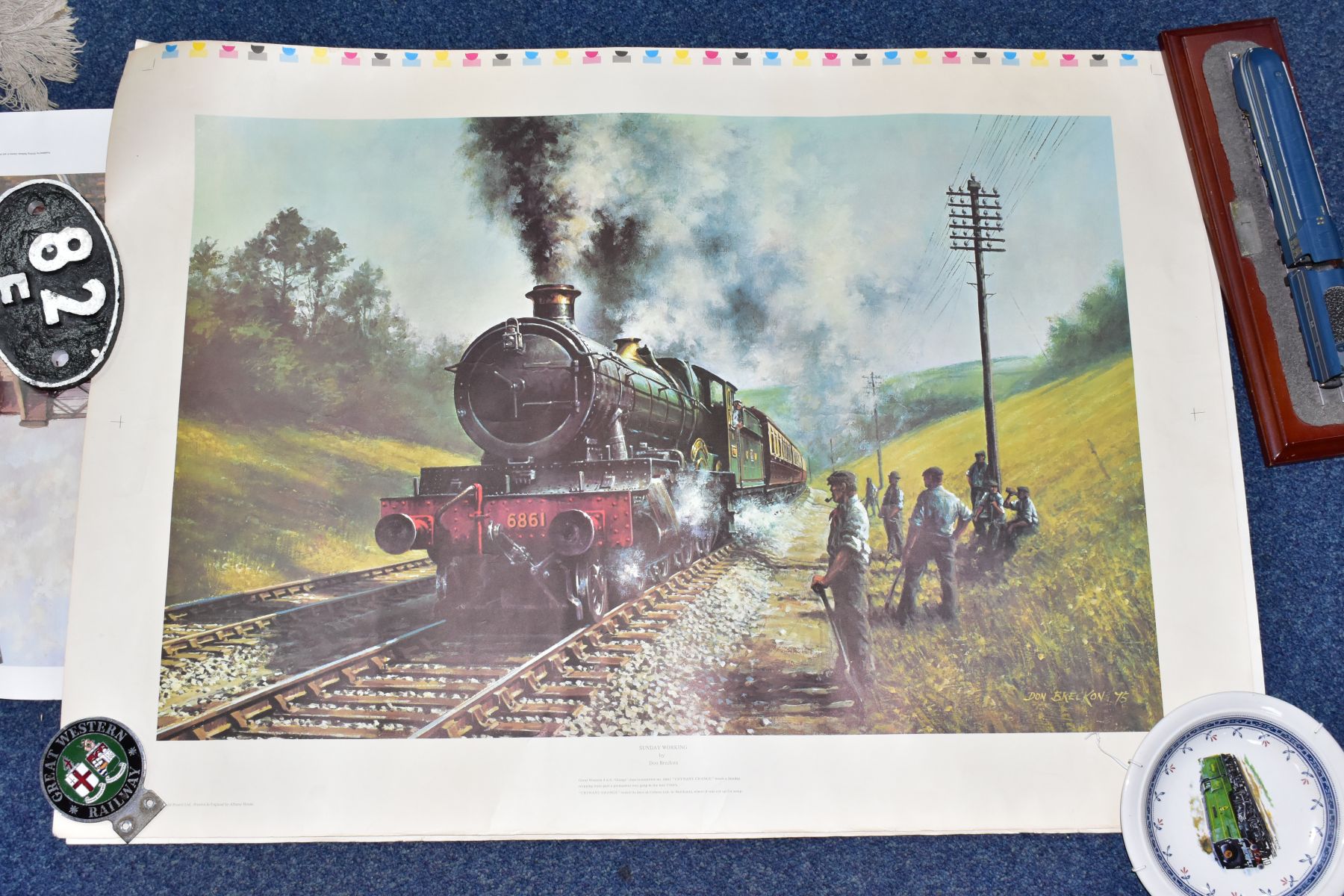 TWO BOXES OF RAILWAY BOOKS, PICTURES, MODELS AND OTHER ITEMS RELATING TO TRAINS, to include over - Image 4 of 7