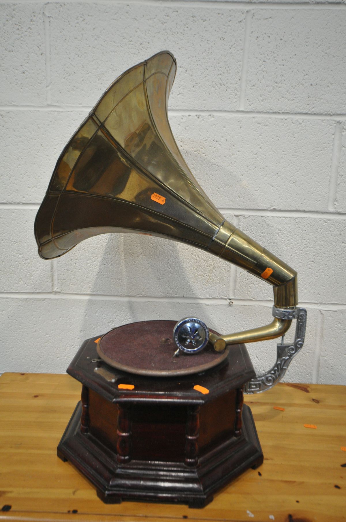 A HIS MASTERS VOICE OCTAGONAL GRAMOPHONE, with a brass horn and winding handle - Image 2 of 5