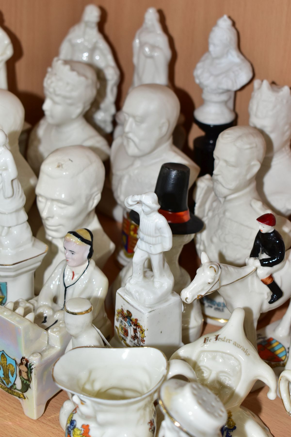APPROXIMATELY TWENTY EIGHT CRESTED CHINA BUSTS AND FIGURES, ETC, including a Willow Art statue of - Image 5 of 9