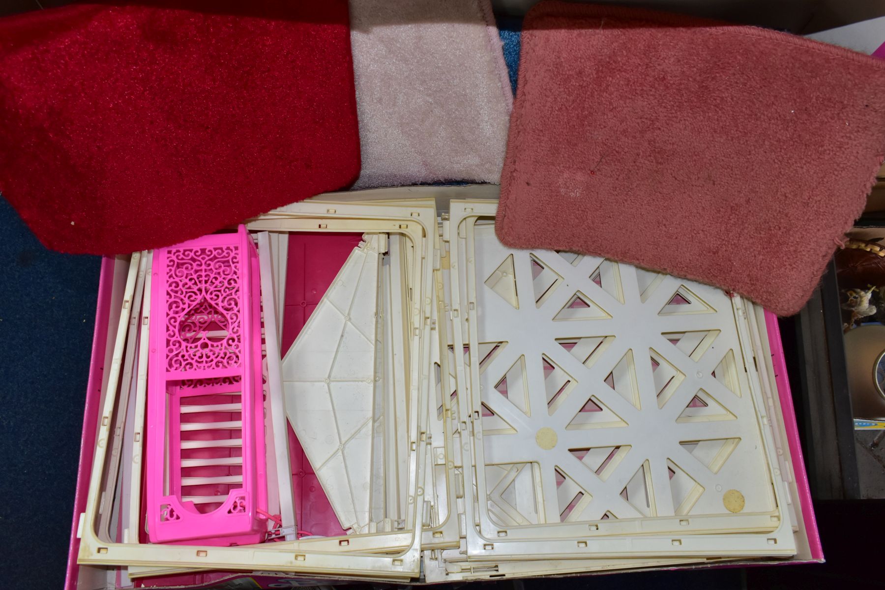 A BOXED BARBIE HOUSE AND FURNITURE, comprising boxed late twentieth century Barbie 'The House', with - Image 4 of 6