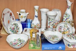 A GROUP OF AYNSLEY AND OTHER CERAMICS, to include a boxed Aynsley Wild Tudor leaf tray and Cottage