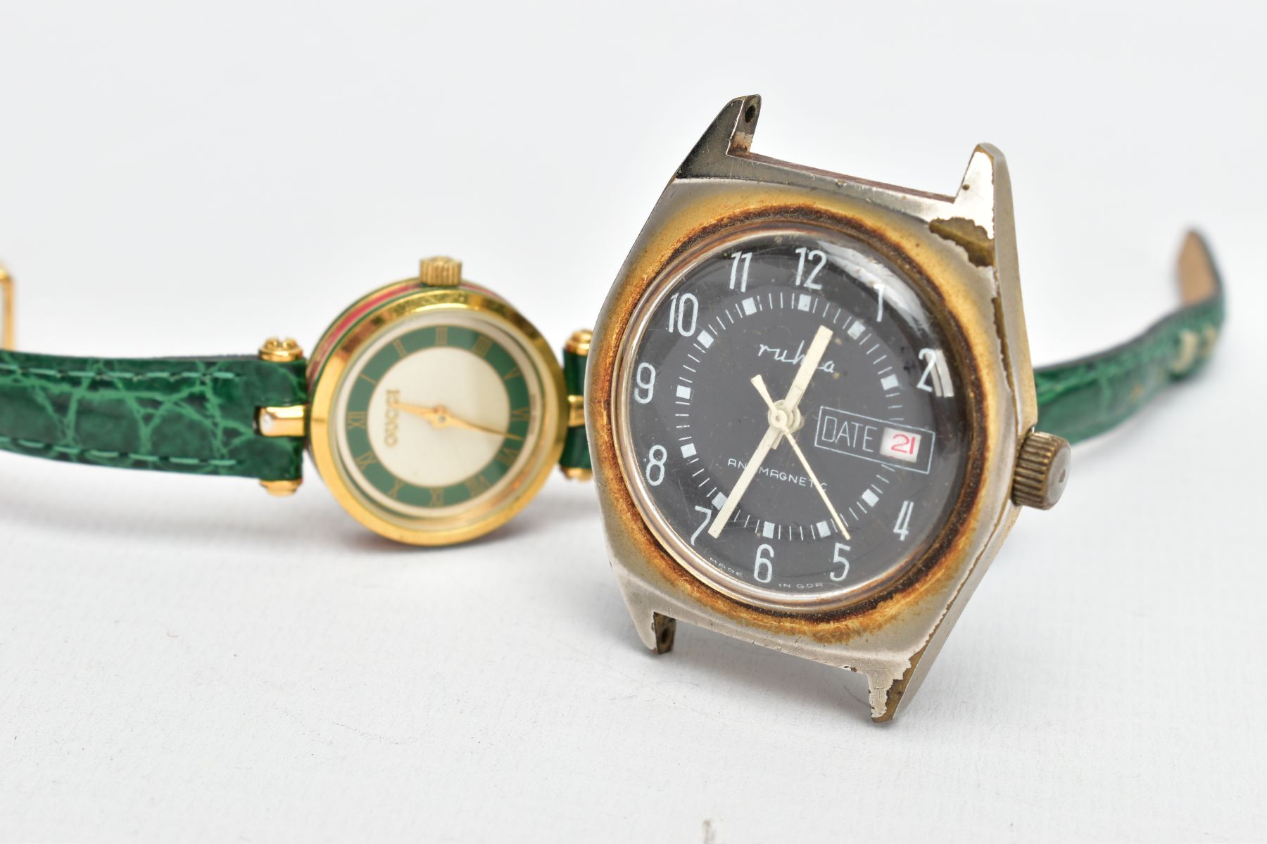 A GUCCI WRISTWATCH WITH ONE OTHER, round shimmer dial with a green border, signed 'Gucci', Roman - Image 3 of 5