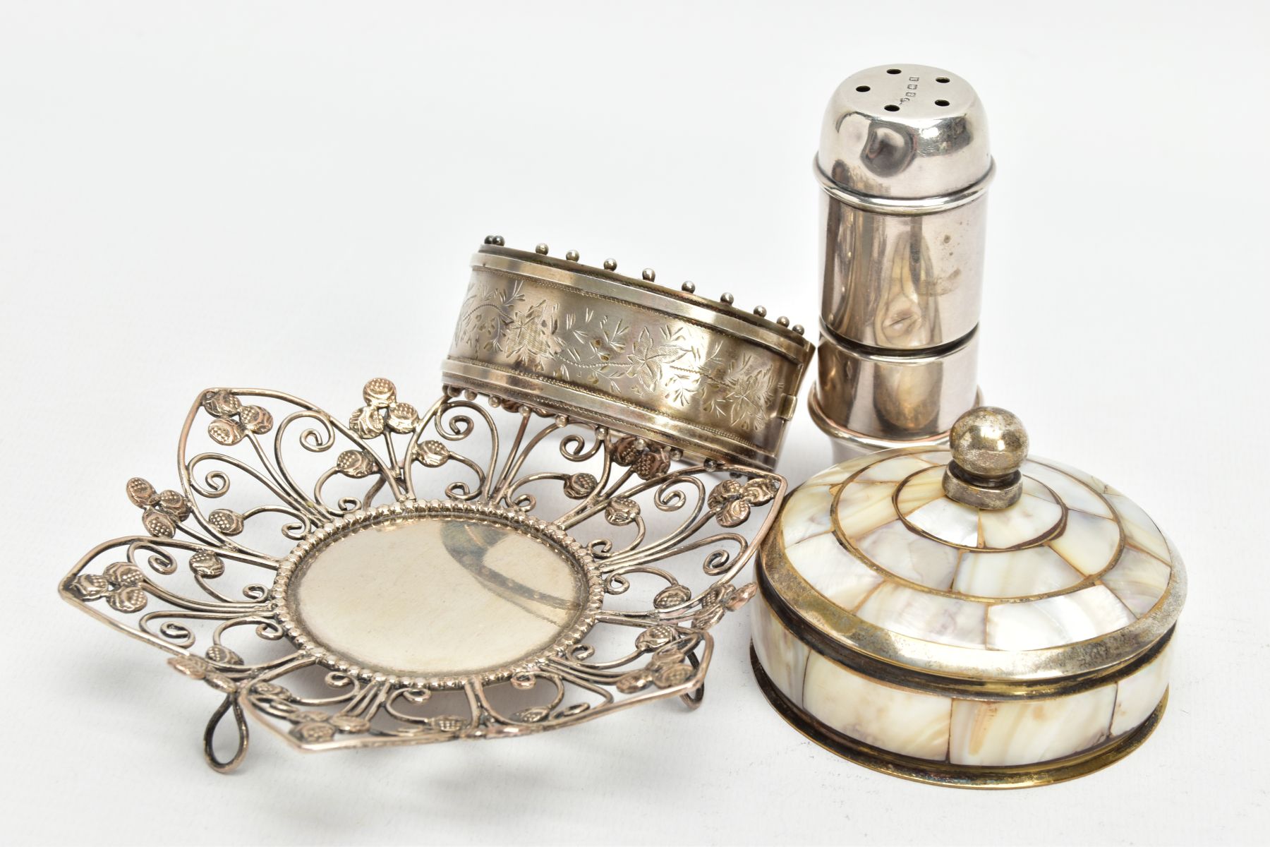 FOUR ITEMS, to include a silver hinged bangle, foliate engraved detail with applied bead work to the - Image 4 of 5