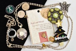 AN ASSORTMENT OF JEWELLERY ITEMS, to include a single white metal 21 earring, scroll back stamped