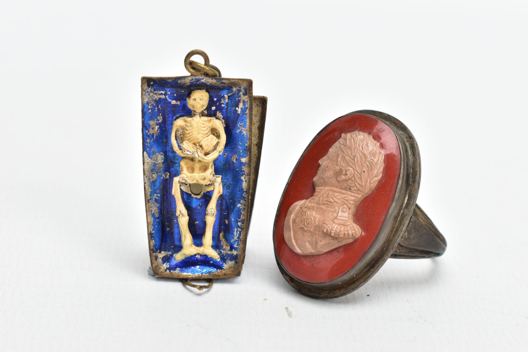 A WHITE METAL CAMEO RING AND A PENDANT, the ring of an oval form, stone cameo depicting a