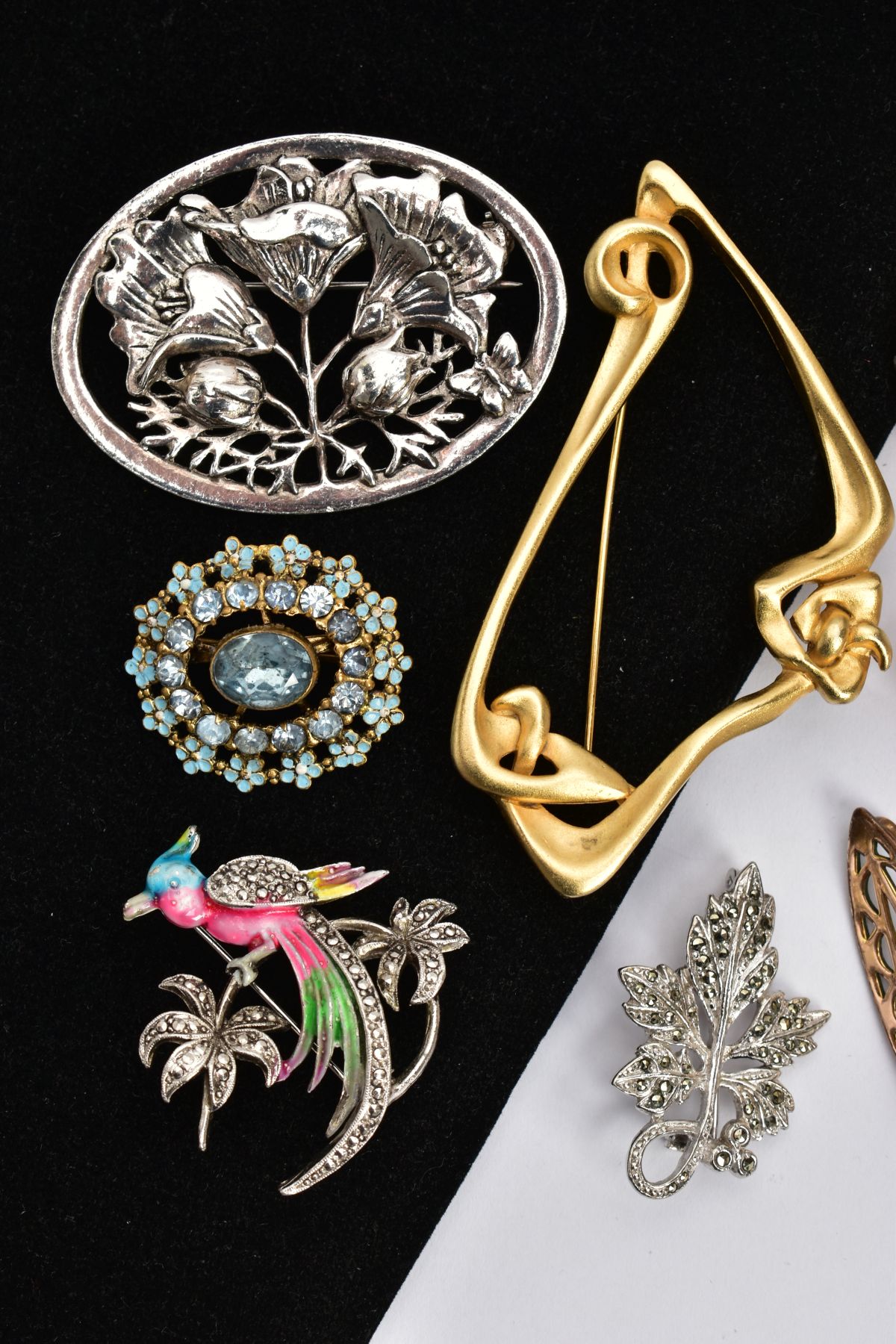 A BAG OF ASSORTED COSTUME JEWELLERY, to include a white metal marcasite floral brooch very rubbed - Image 3 of 4