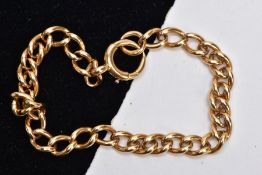 AN 18CT GOLD CURB LINK BRACELET, yellow gold curb link bracelet, each link stamped 18, fitted with a