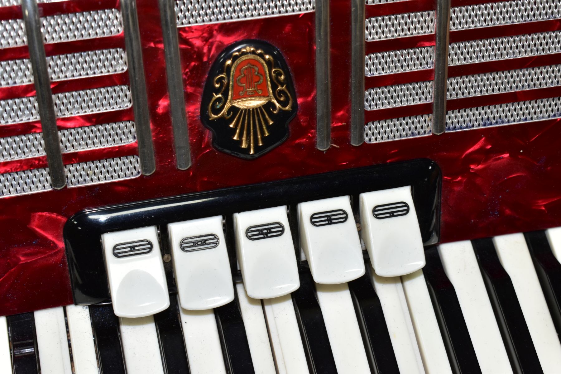 A CASED GALOTTA IDEAL 72 BASS ACCORDIAN, marbleised red case, serial number 24778 (Condition report: - Image 7 of 7