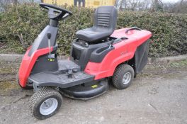 A MOUNTFIELD 827M RIDE ON LAWN MOWER with grass box (battery flat and doesn’t appear to charge so