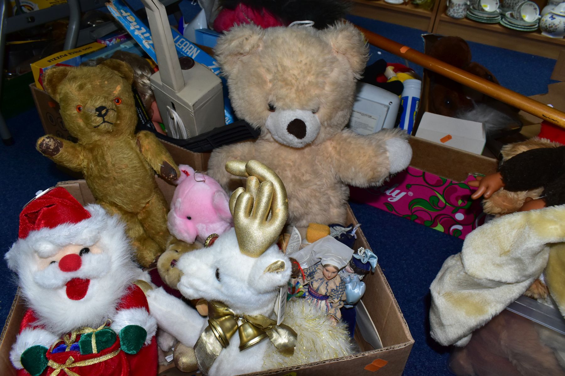FIVE BOXES AND LOOSE OF SOFT TOYS, CHILDREN'S PLASTIC TOYS, HOBBY HORSES, ETC, including three - Image 9 of 12
