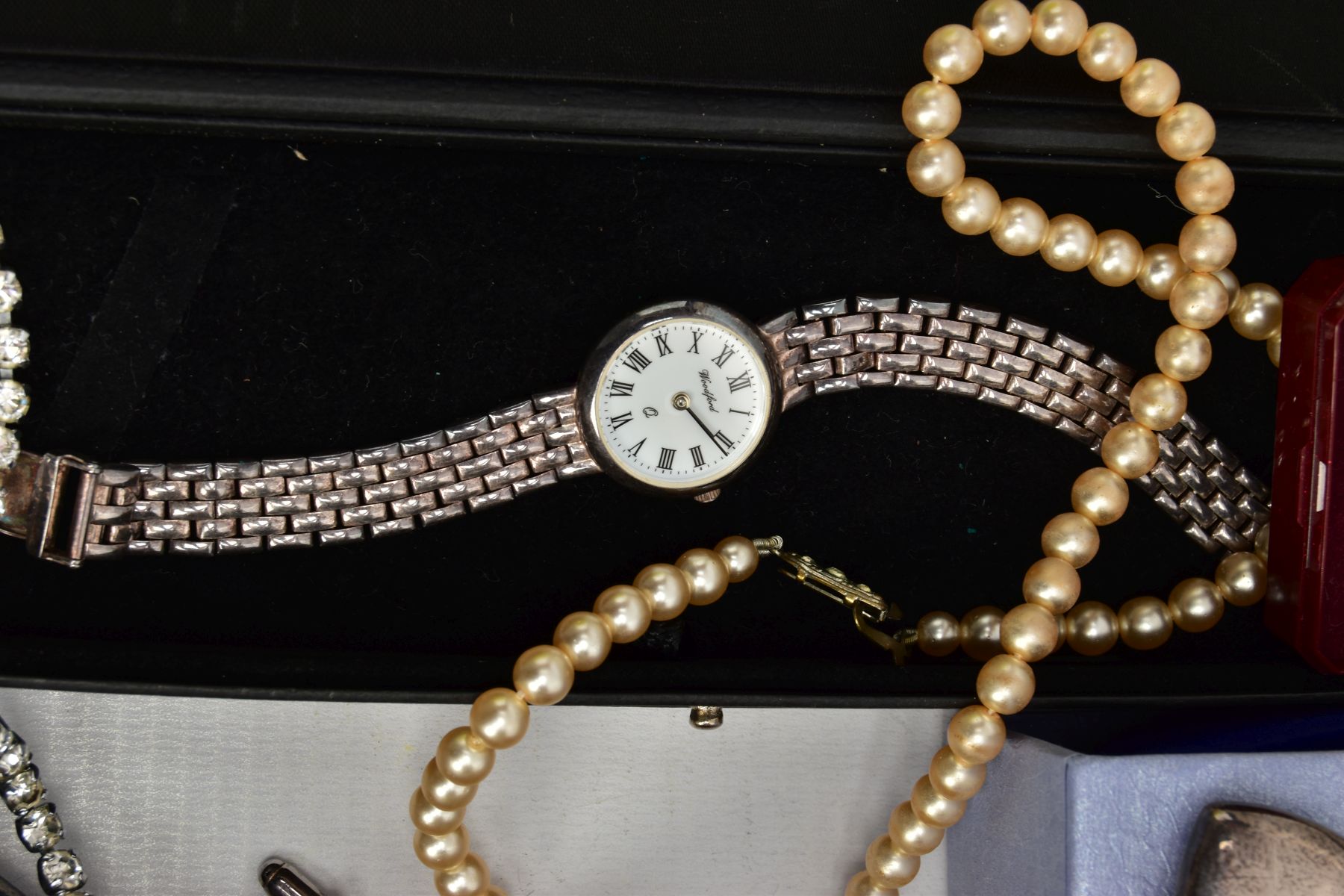 AN ASSORTMENT OF COSTUME JEWELLERY AND WATCHES, to include a string of graduated Lotus imitation - Image 4 of 6