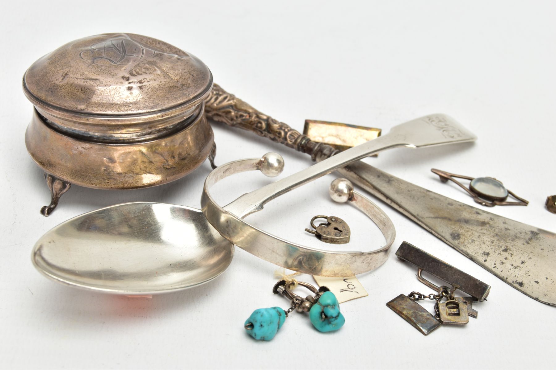 AN ASSORTMENT OF SILVER AND WHITE METAL ITEMS, to include an AF silver trinket box, of a circular - Image 2 of 5