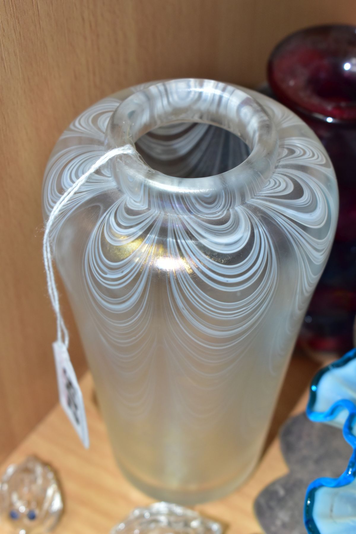 A COLLECTION OF DECORATIVE GLASS, to include a Wallace and Sanders vase with pulled swag design, - Image 11 of 11